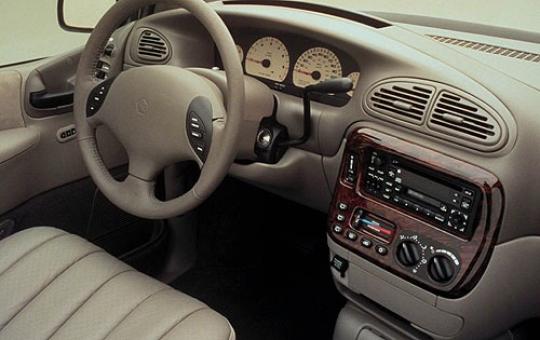 2000 Chrysler town and country length