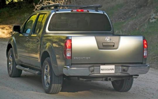 What is the towing capacity of a 2005 nissan frontier