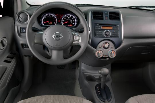 2012 Nissan versa interior accessories #2