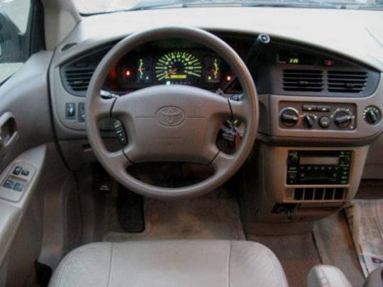 2002 toyota sienna length #4