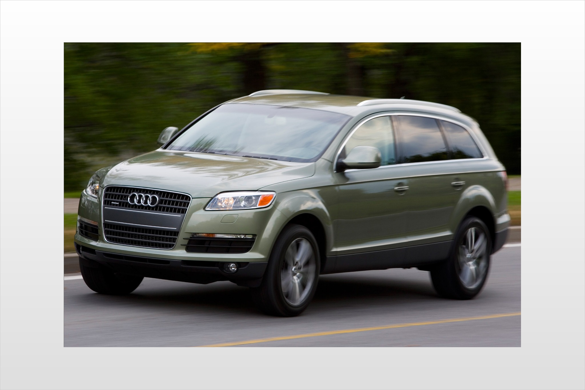 Где находится модуль bluetooth audi q7 2008 года