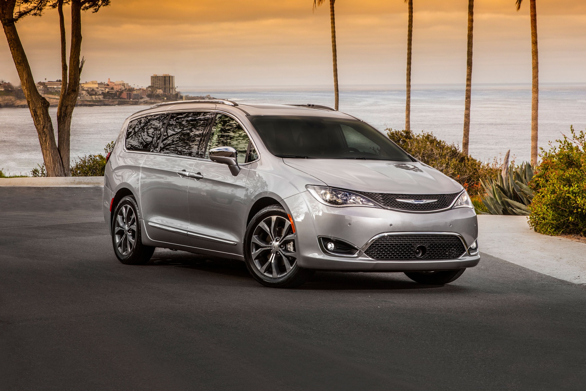 2018 Chrysler Pacifica Specs, Prices, VINs & Recalls - AutoDetective