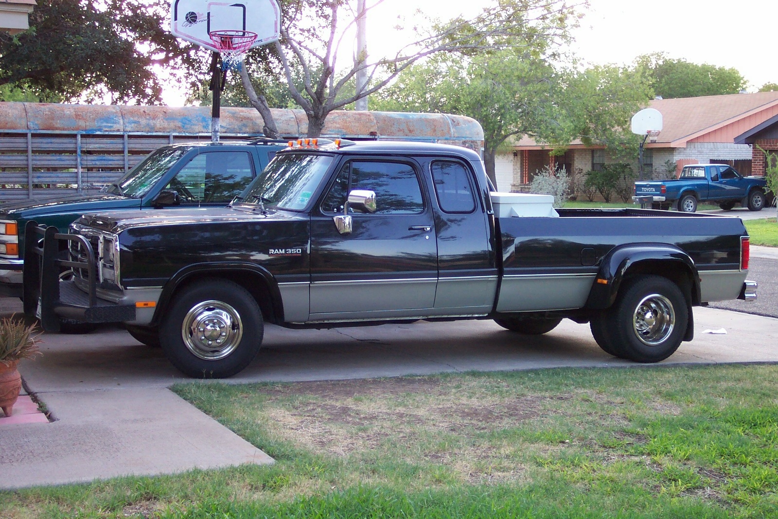 1991 Dodge Ram 350 VINs, Configurations, MSRP & Specs - AutoDetective