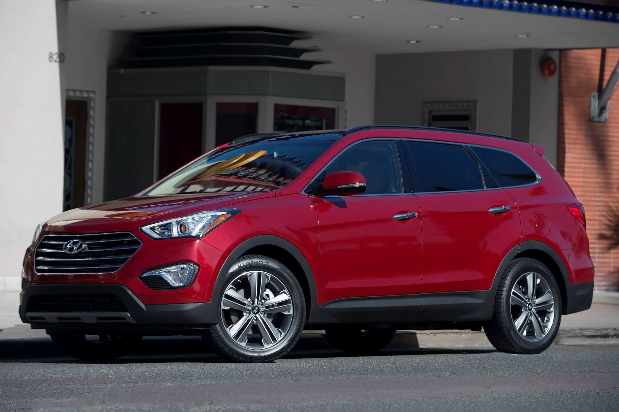 Хендай санта. Hyundai Santa Fe 2014 красный. Hyundai Santa Fe Sport 2014. Hyundai Santa Fe LWB. Красный Хендай Санта Фе 2014.