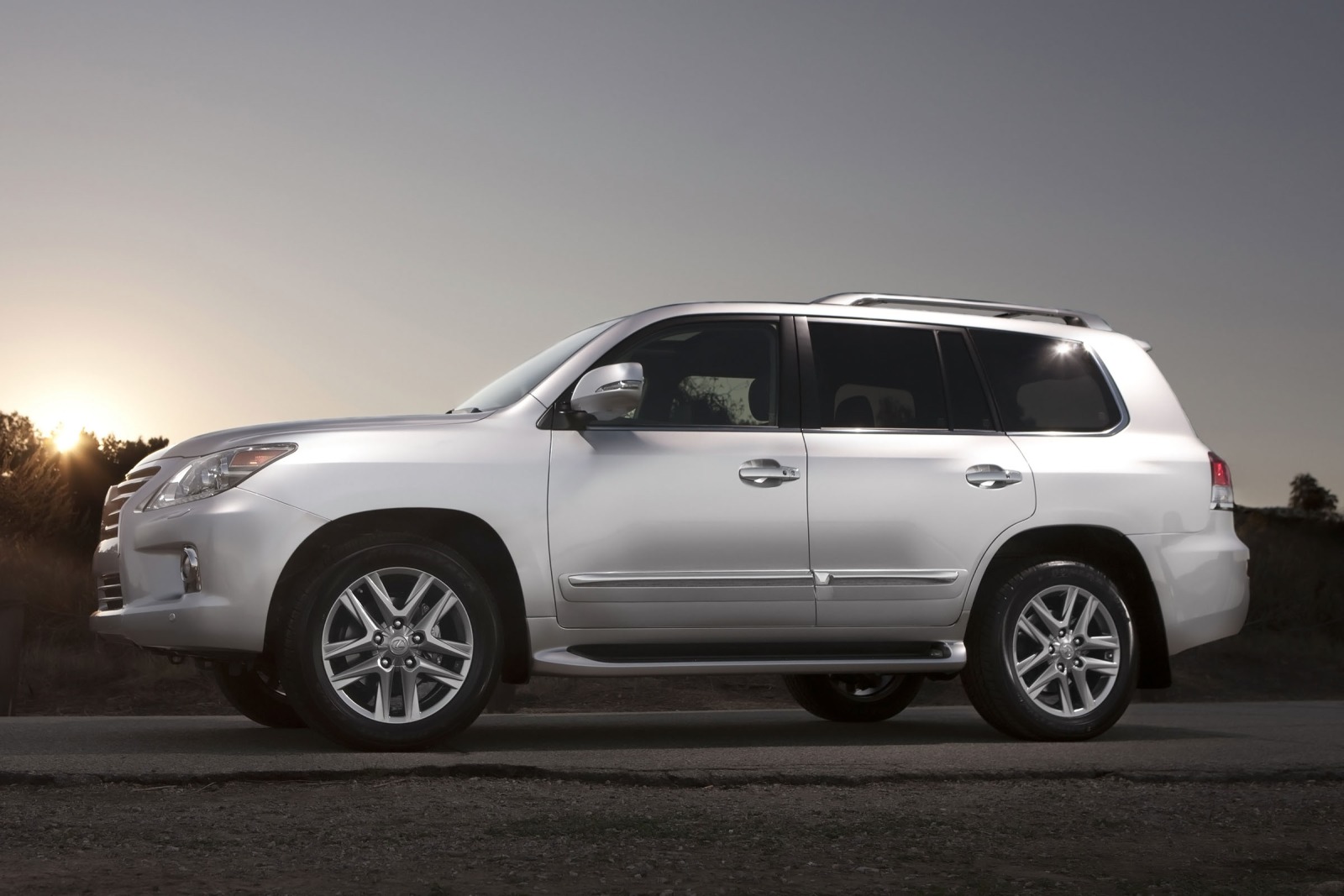 2013 Lexus LX 570 VINs, Configurations, MSRP & Specs - AutoDetective