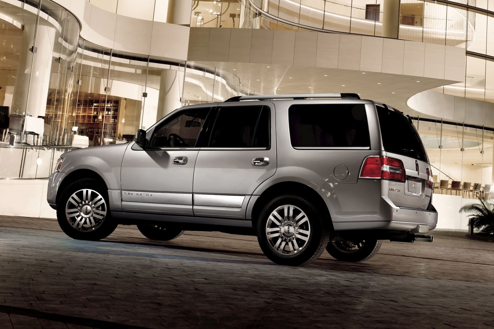 Lincoln navigator рамный