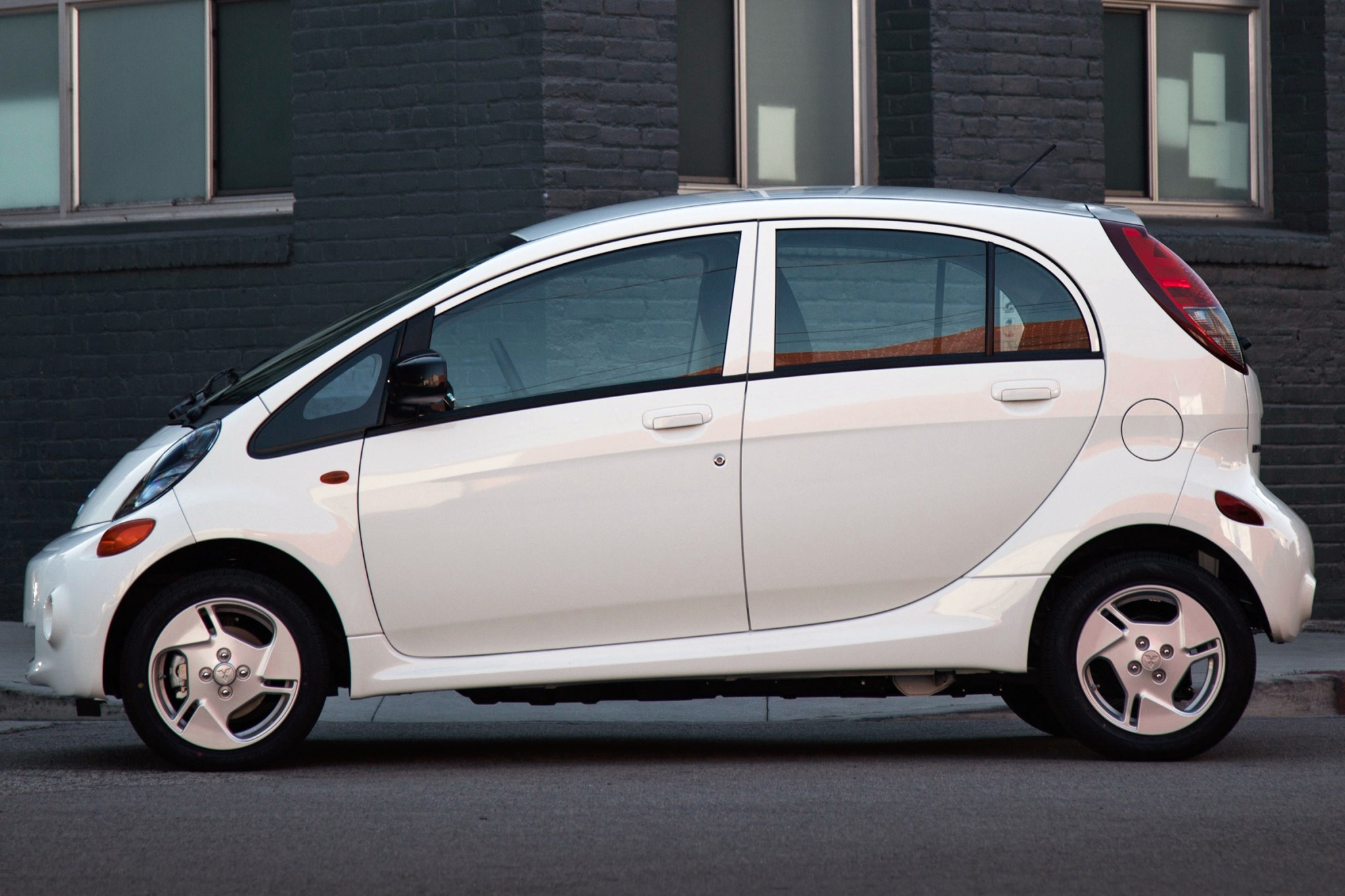 Mitsubishi i miev 2012