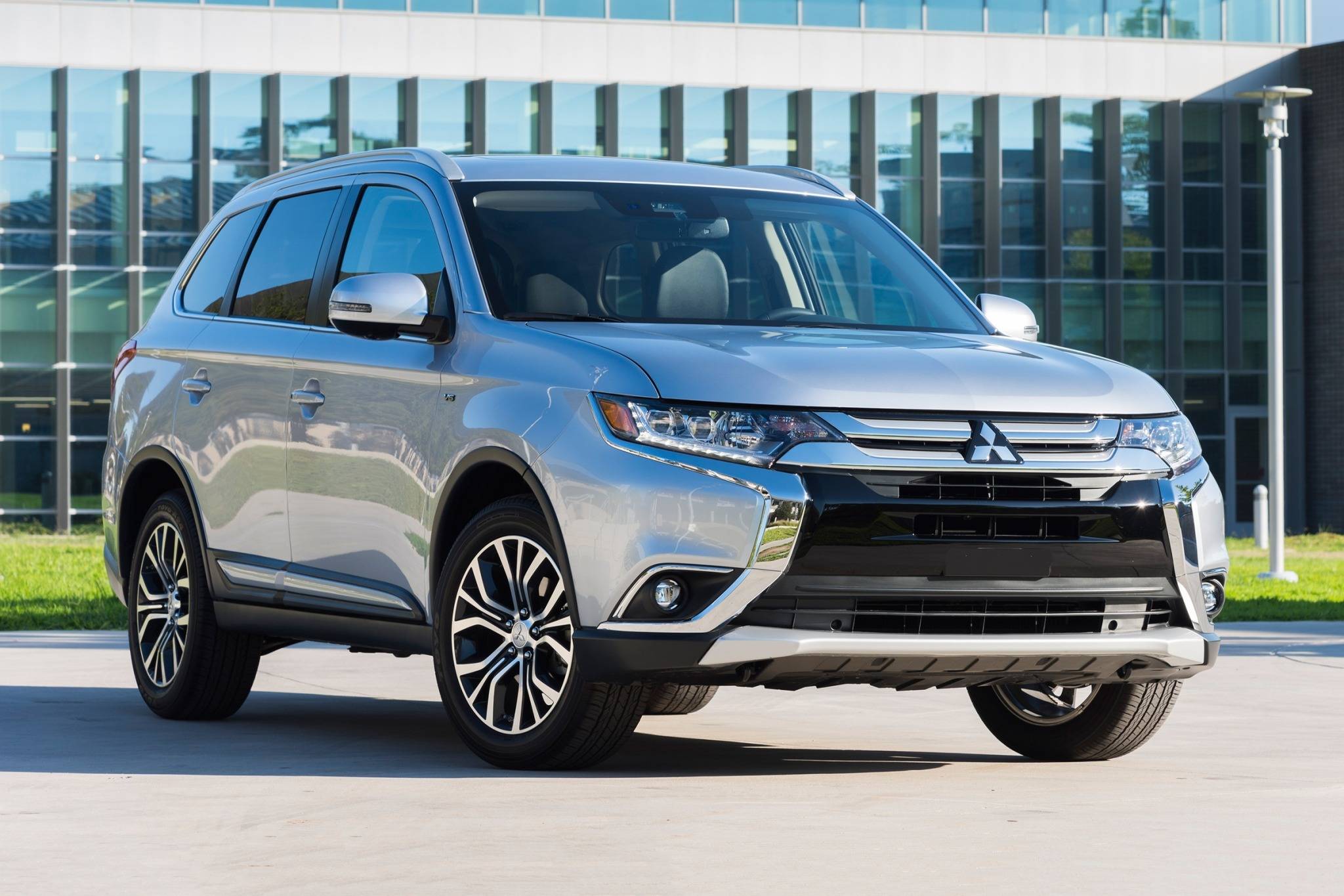 2017 Mitsubishi Outlander ES 2WD VIN Lookup - AutoDetective