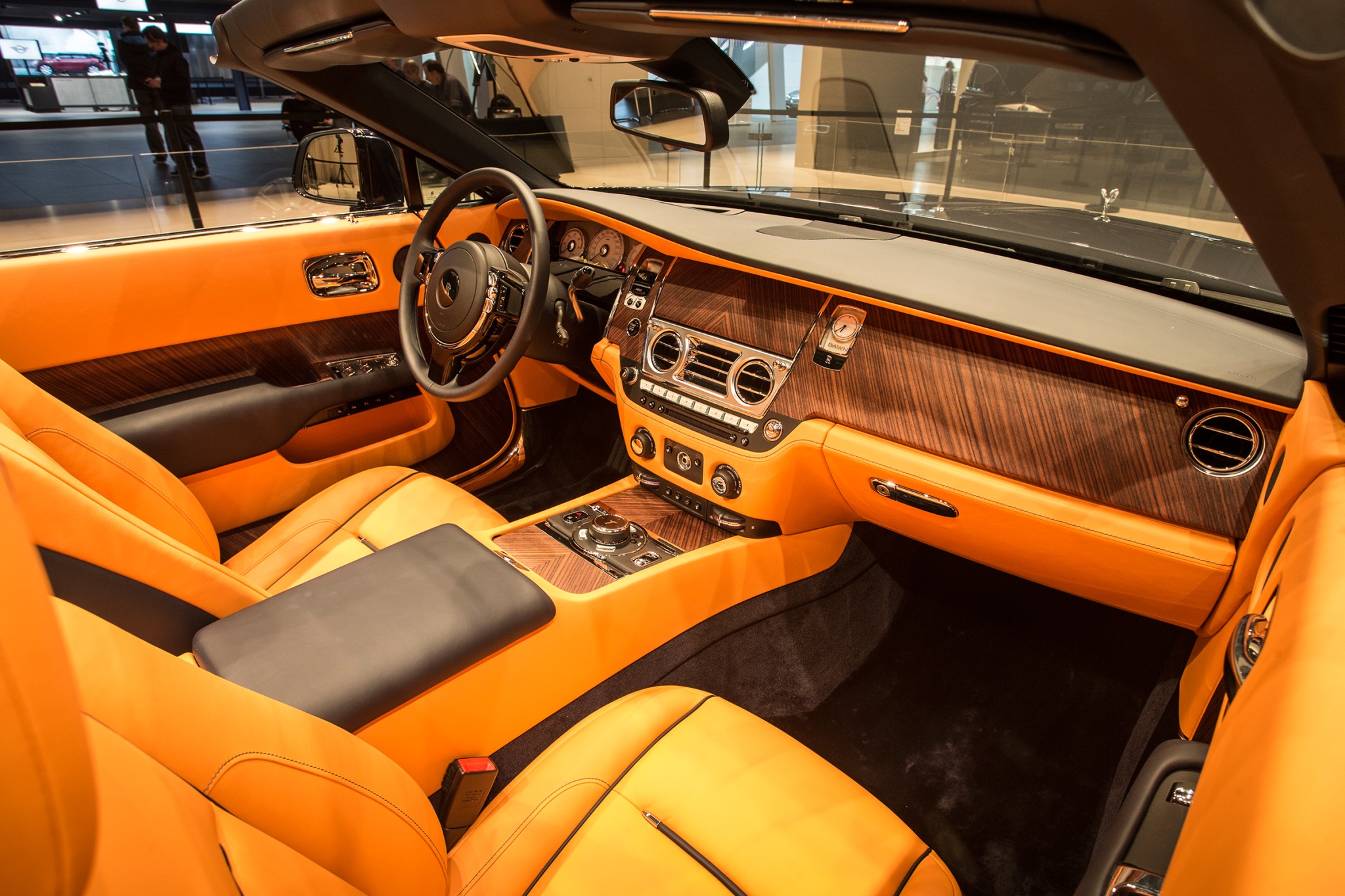 Rolls Royce Dawn салон