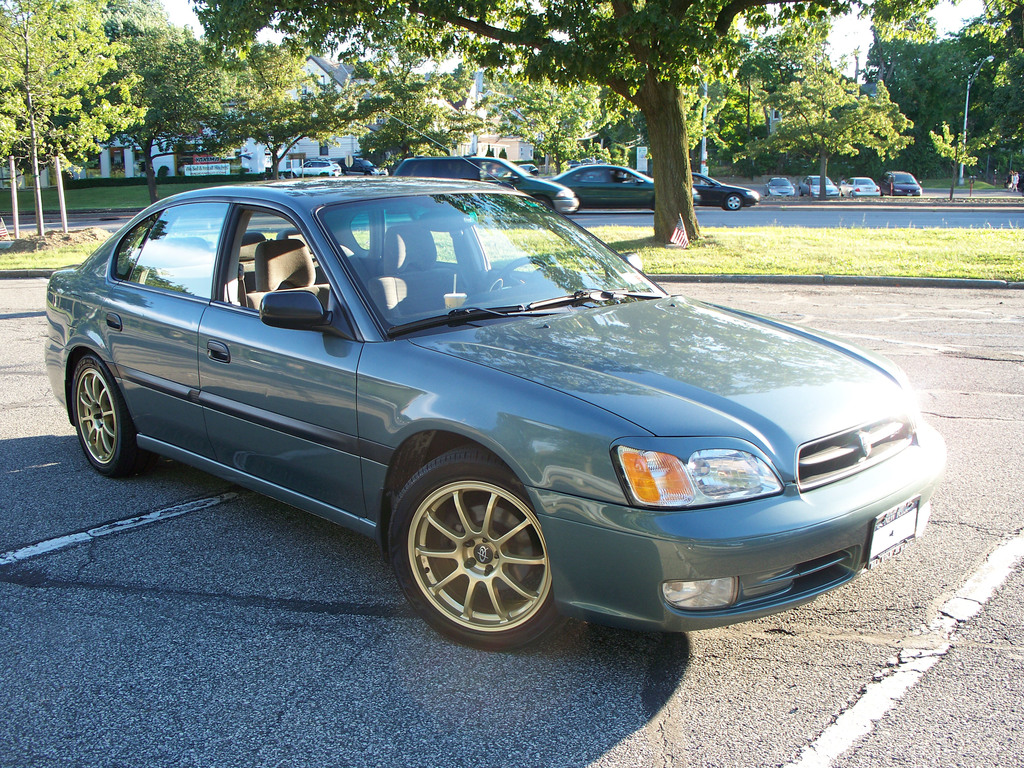 Subaru outback 2001 седан