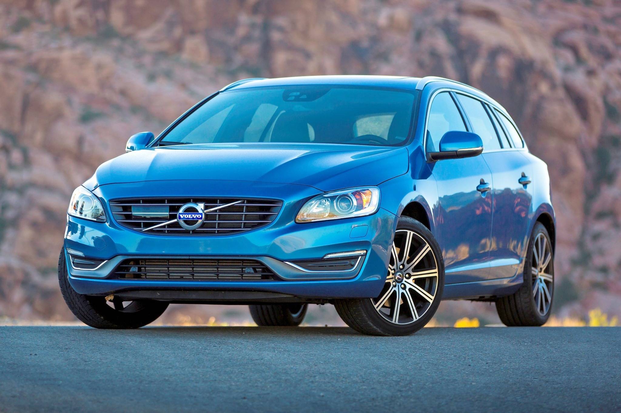 2017 Volvo V60 VINs, Configurations, MSRP & Specs - AutoDetective