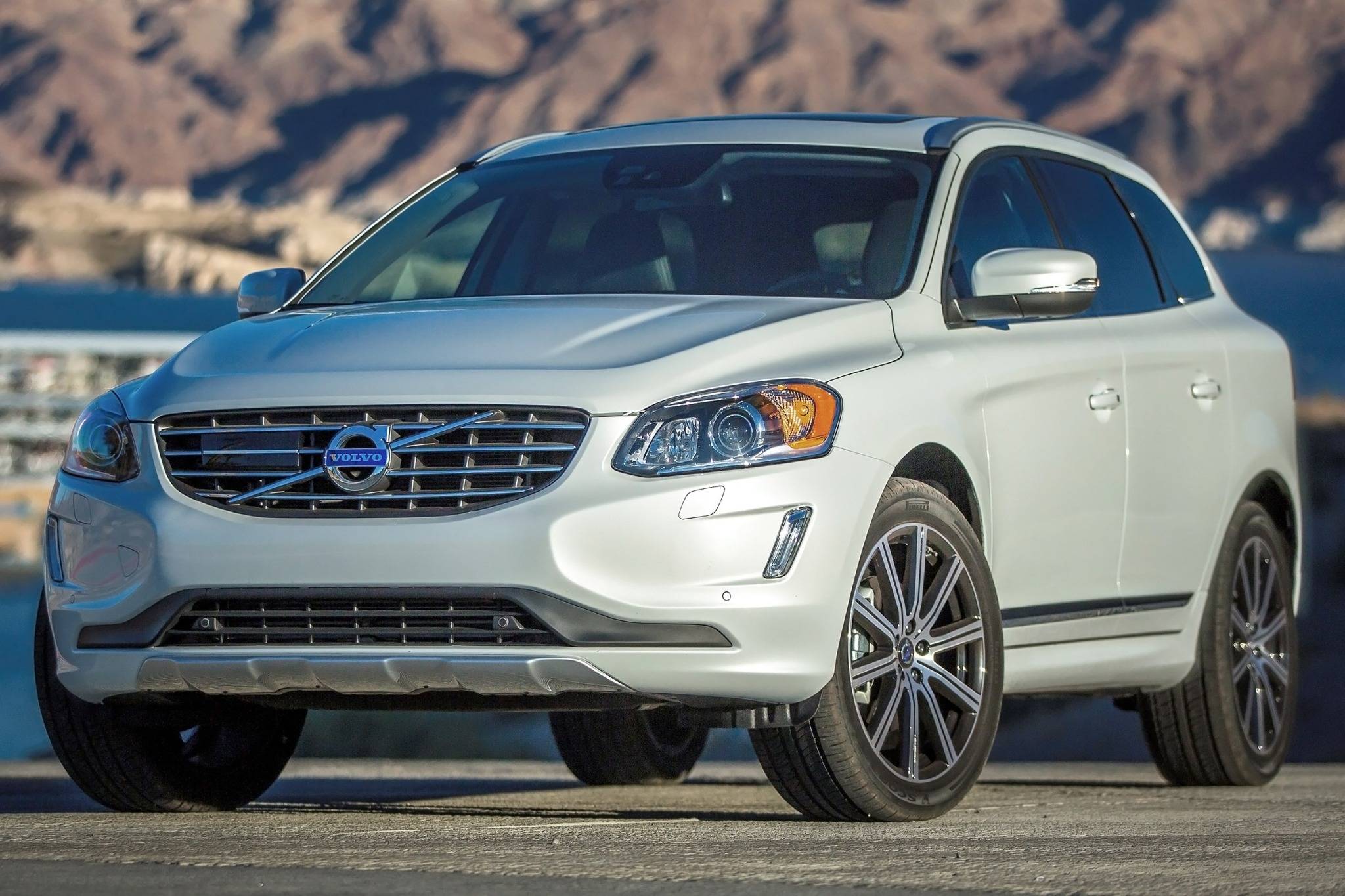 2017 Volvo XC60 VINs, Configurations, MSRP & Specs - AutoDetective